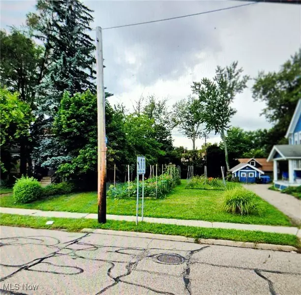 1560 S Taylor RD, Cleveland Heights, OH 44118