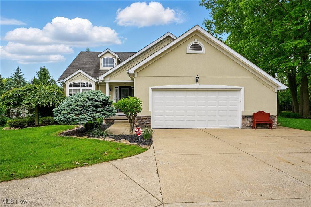 6868 Twin Oaks CT, Canfield, OH 44406