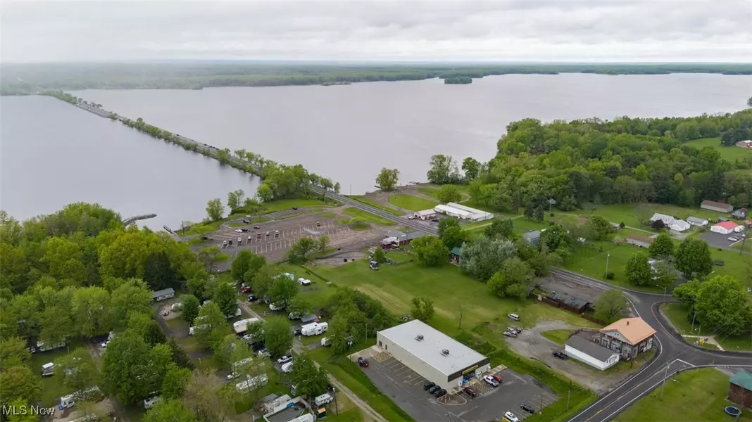 2242 Greenville RD, Cortland, OH 44410