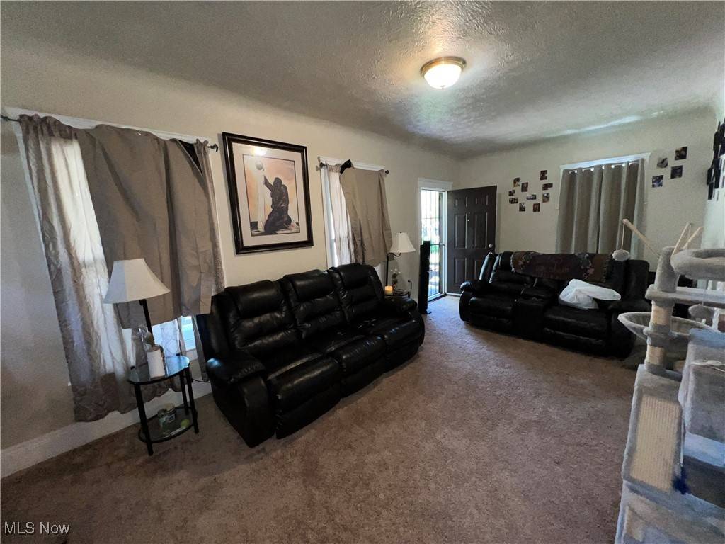 Cleveland, OH 44108,10010 Parmelee AVE