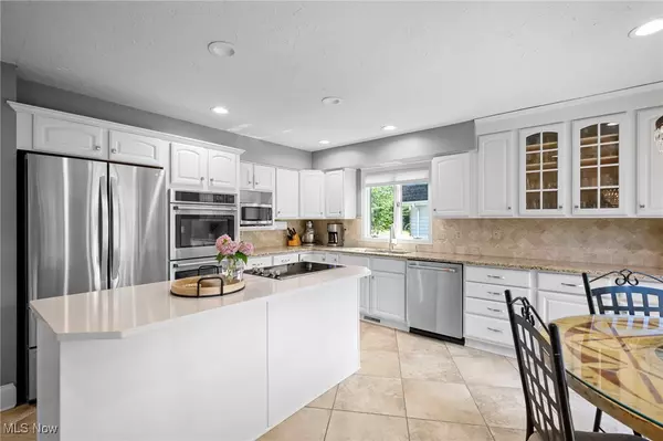 Bay Village, OH 44140,30907 Arlington CIR