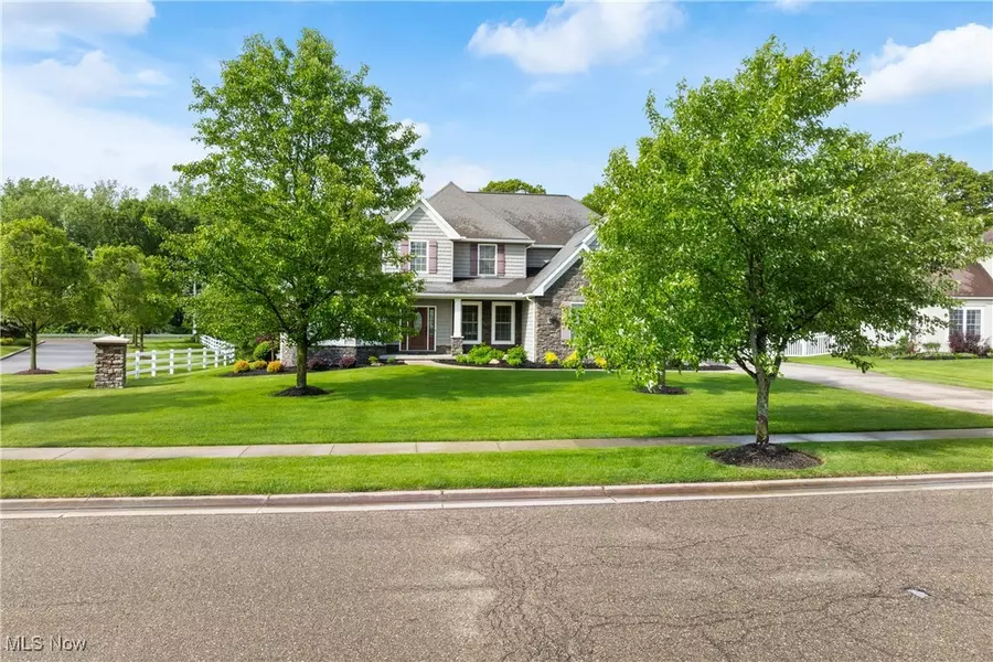 574 Byberry DR NE, Hartville, OH 44632