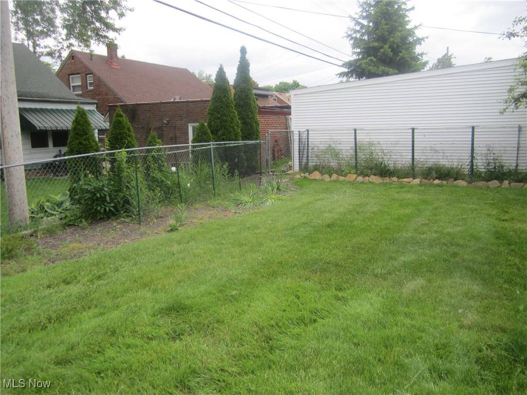 South Euclid, OH 44118,3817 Warrendale RD