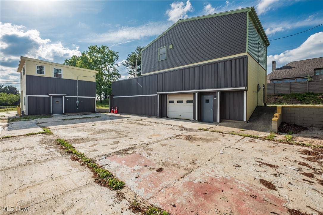 6523 Hills and Dales RD NW, Canton, OH 44708