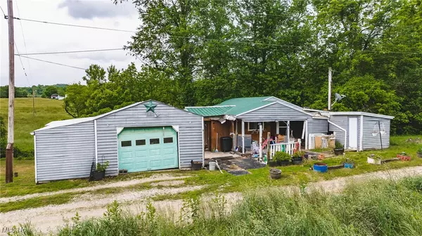 51 Lock 3 RD, Elizabeth, WV 26143