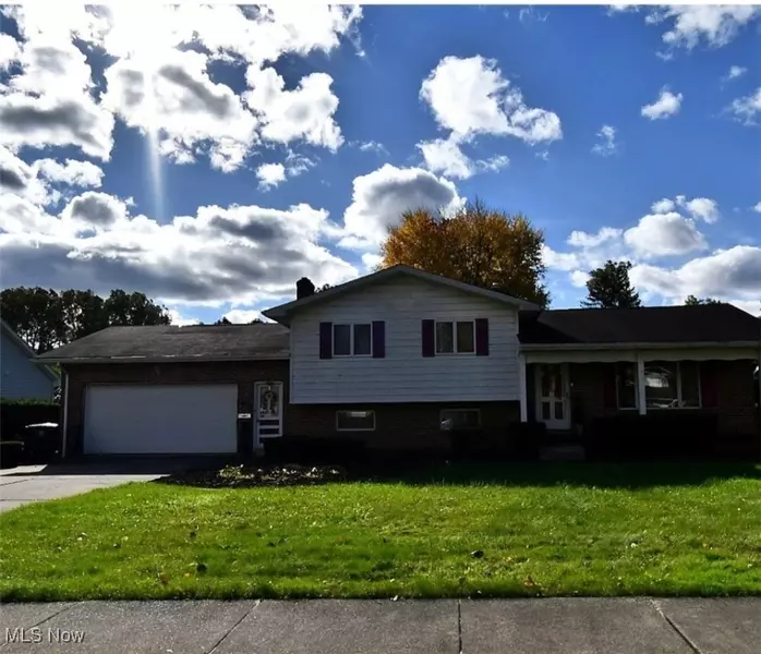 2941 Regal DR NW, Warren, OH 44485