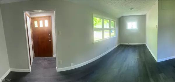 Lorain, OH 44053,2824 Brenner DR