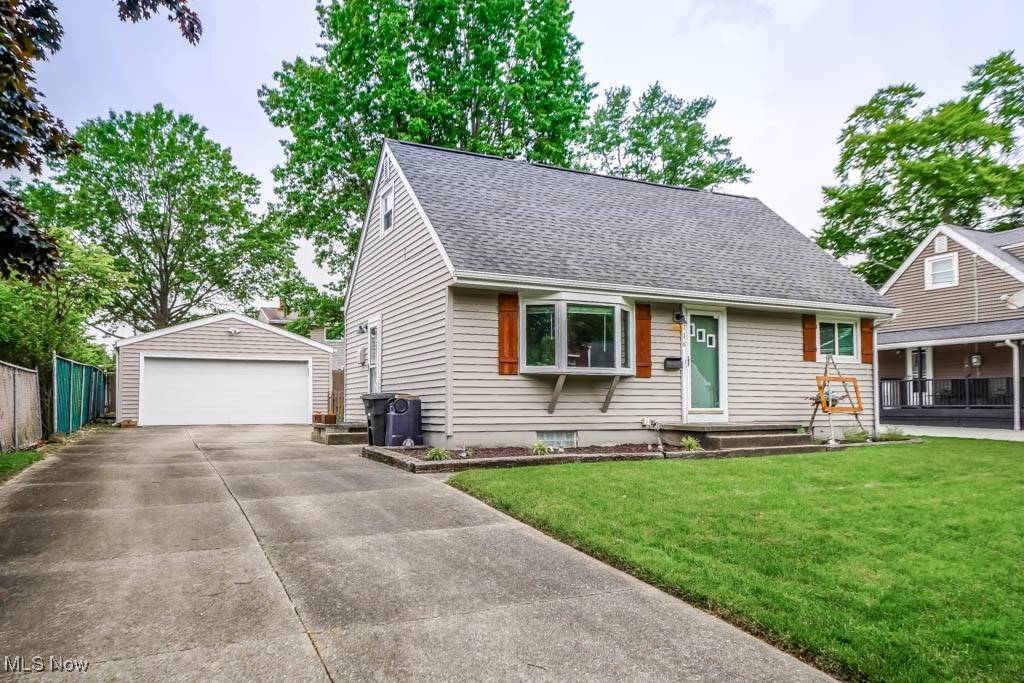 716 Tallkron DR, Akron, OH 44305