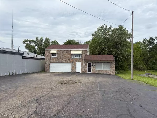 3405 Youngstown RD SE, Warren, OH 44484