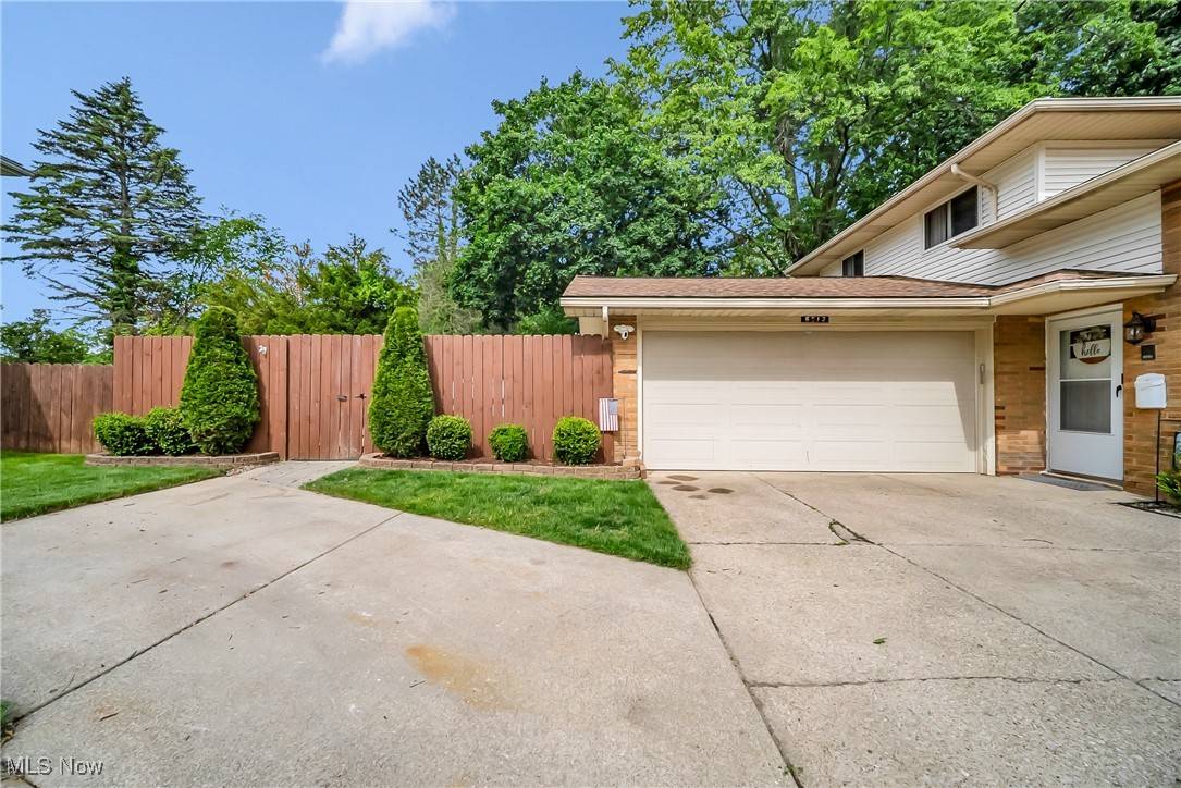 North Olmsted, OH 44070,5512 Berkshire DR