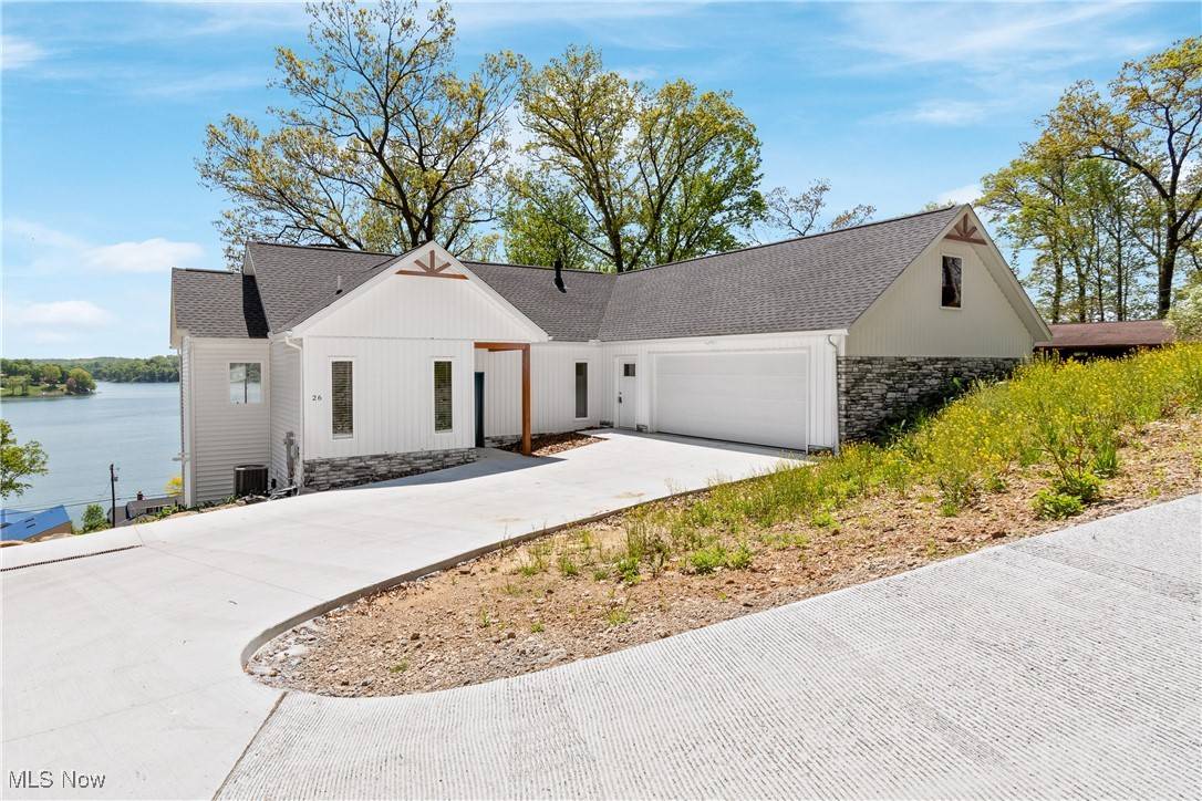 26 Oneida TRL, Malvern, OH 44644