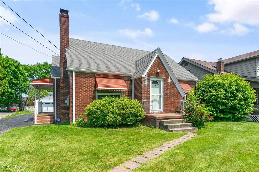 18 Maple DR, Boardman, OH 44512