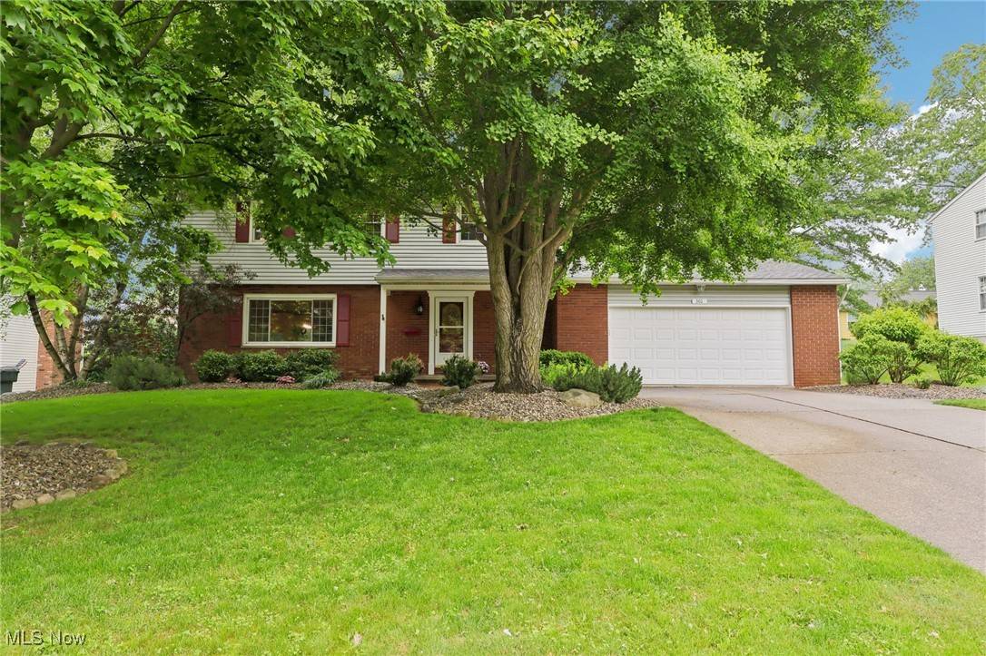 301 Windfall LN, Wadsworth, OH 44281