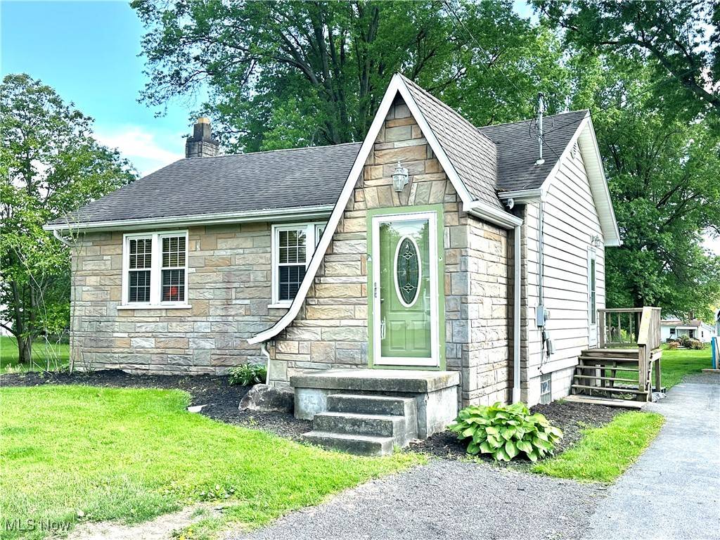 6898 Grove ST, Brookfield, OH 44403