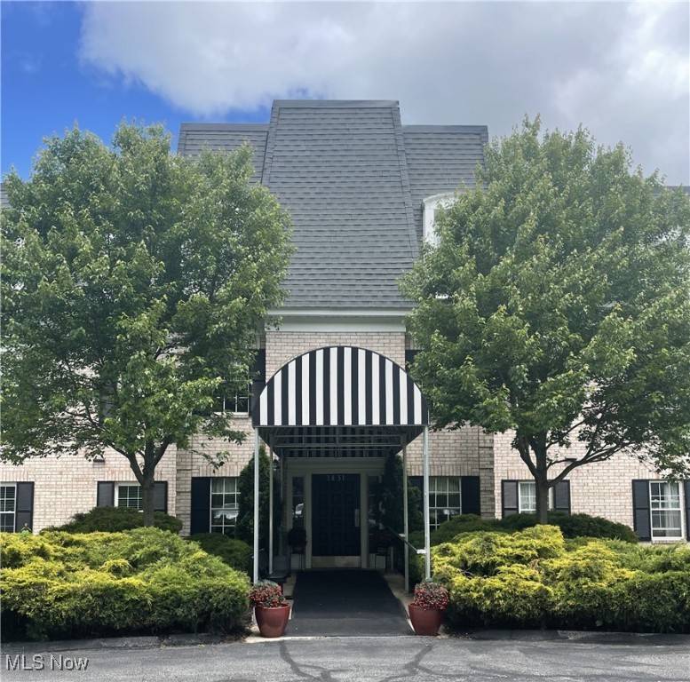Westlake, OH 44145,1851 King James #317