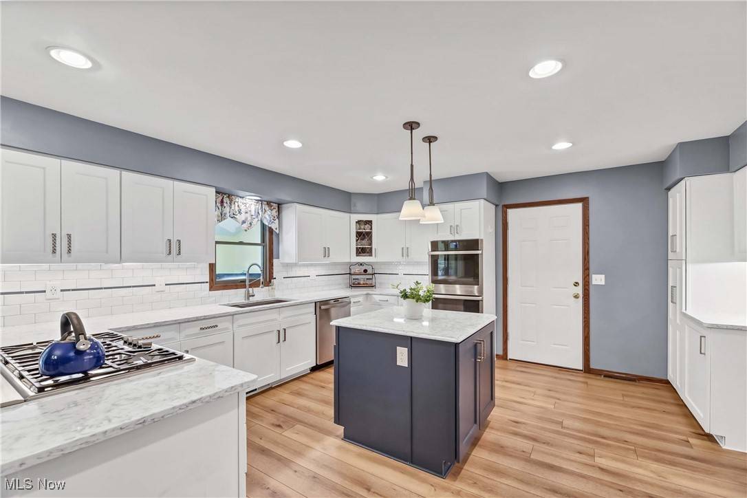 Westlake, OH 44145,30542 Atlanta LN