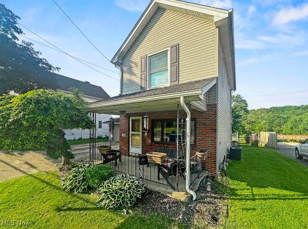 169 W Wood ST, Lowellville, OH 44436