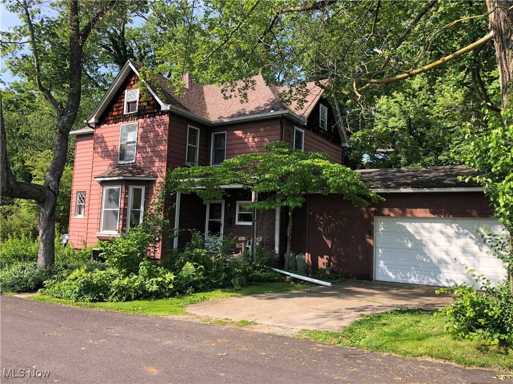 305 Adolphus ST, Chester, WV 26034