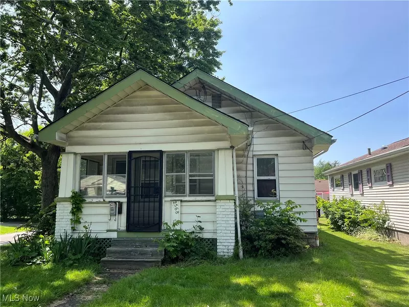 2568 Edwin AVE, Akron, OH 44314