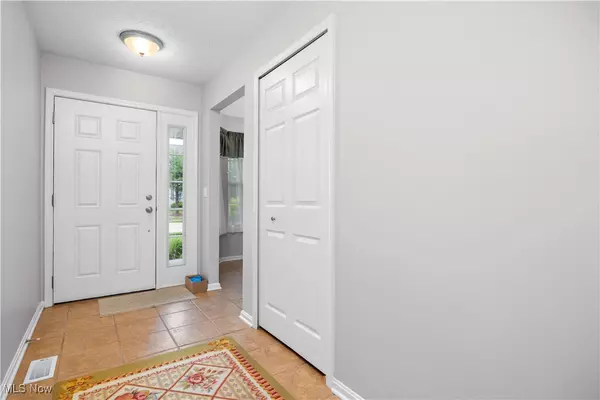 Olmsted Twp, OH 44138,27257 Emerald OVAL S