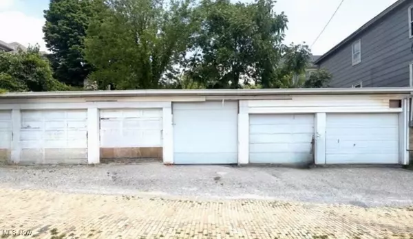 422 Grove ALY, East Liverpool, OH 43920