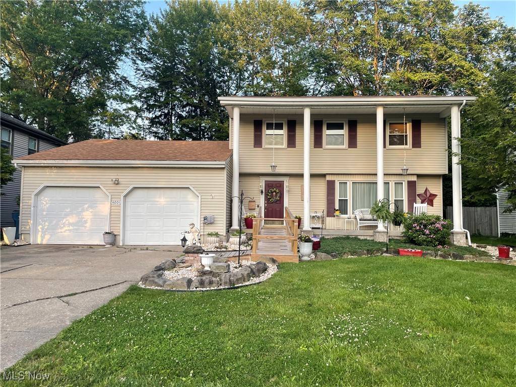 Youngstown, OH 44512,6001 Applecrest DR