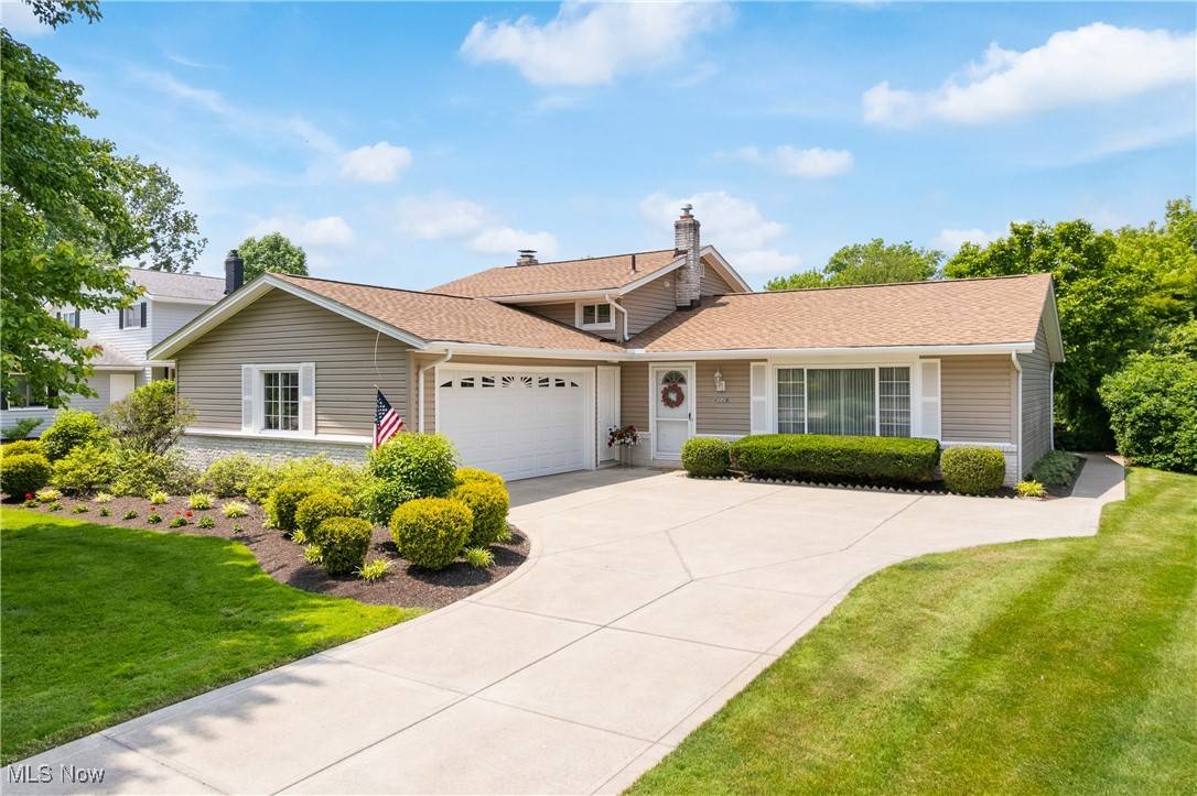 4128 Ashton CIR, North Olmsted, OH 44070