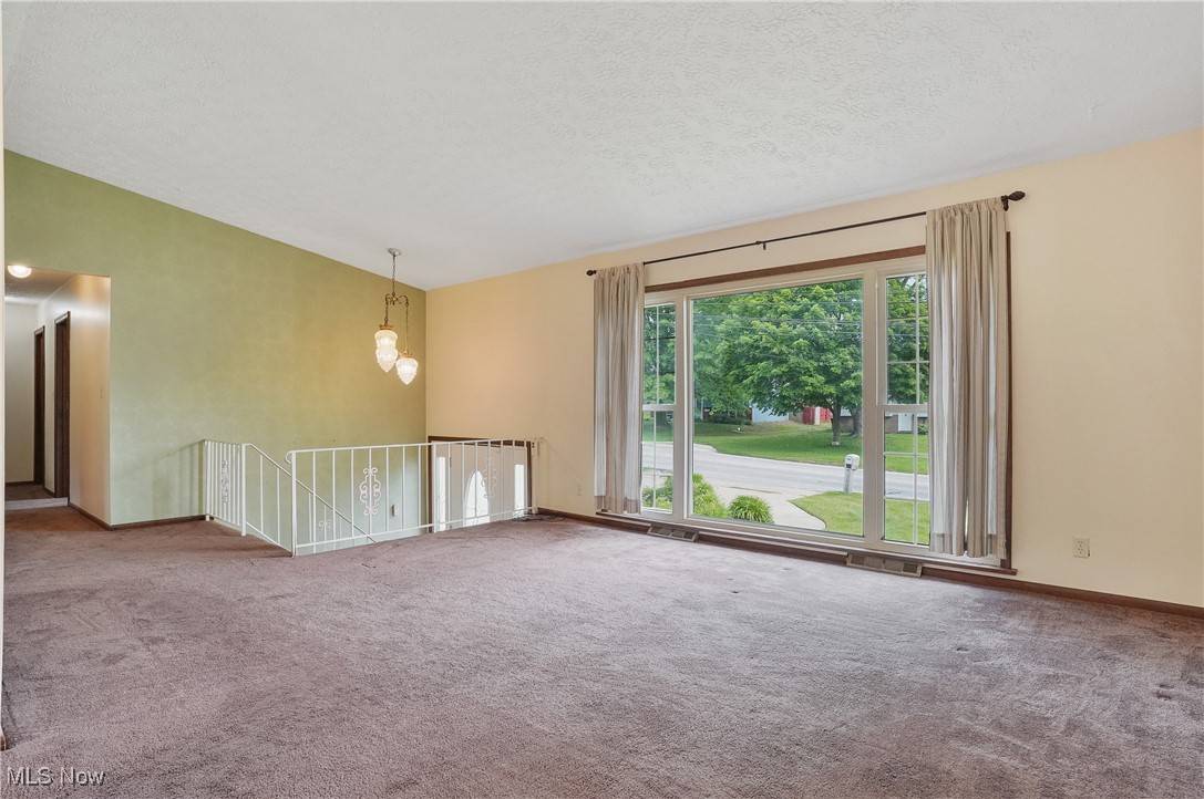 Akron, OH 44305,2366 Eastwood AVE