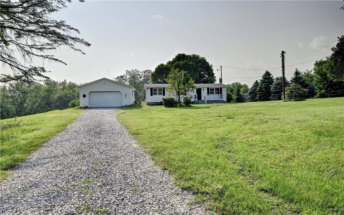 4932 New Cumberland RD NE, Mineral City, OH 44656