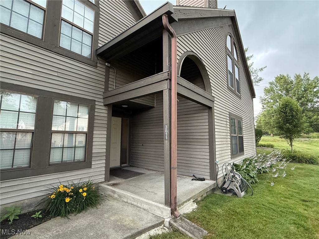 3811 Northwoods CT NE #2, Warren, OH 44483