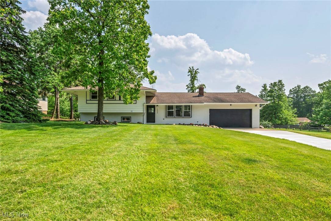 7433 James DR, North Royalton, OH 44133