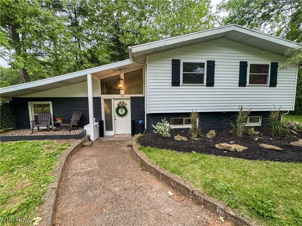 1121 Old Rosemar RD, Parkersburg, WV 26104
