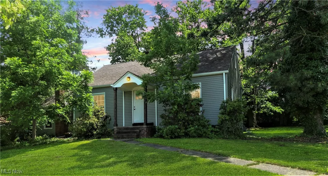 7685 Saratoga RD, Middleburg Heights, OH 44130