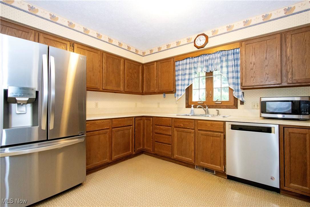 Wooster, OH 44691,2553 Armstrong DR