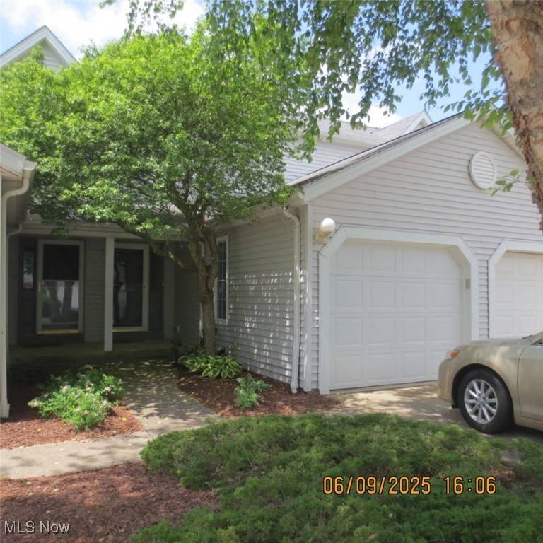 696 Crownwood CT, Streetsboro, OH 44241