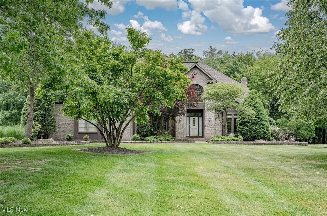 2950 Lamplight LN, Willoughby Hills, OH 44094