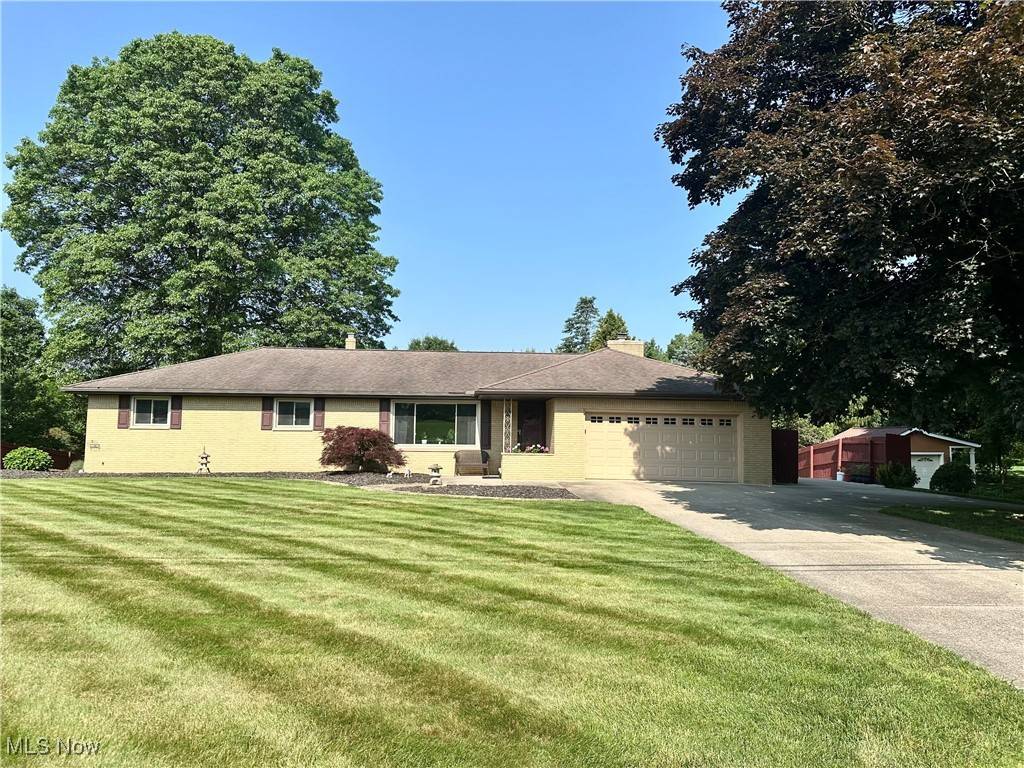 2288 Ritz Manor DR, Uniontown, OH 44685