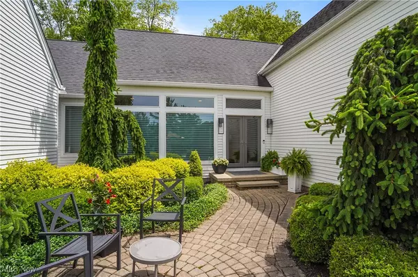 Aurora, OH 44202,255 Bonnie LN