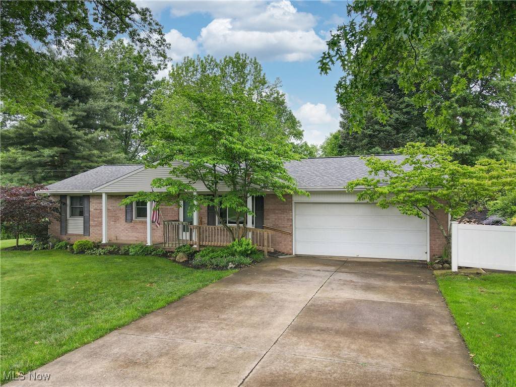 1351 Steese RD, Uniontown, OH 44685
