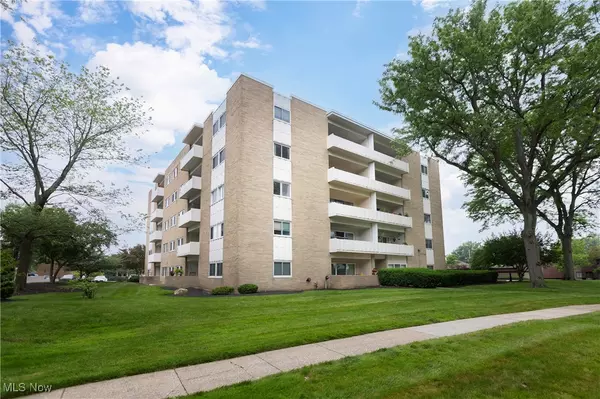 Rocky River, OH 44116,2039 Wooster #D51