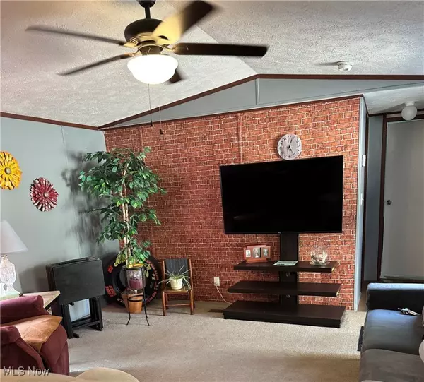 New Franklin, OH 44203,28 E Buddy ST