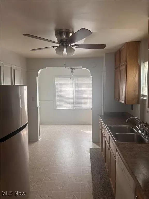 Akron, OH 44314,828 Marie AVE