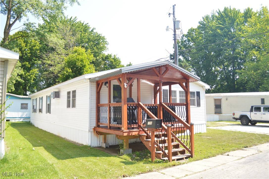106 Cypress Blvd, Madison, OH 44057