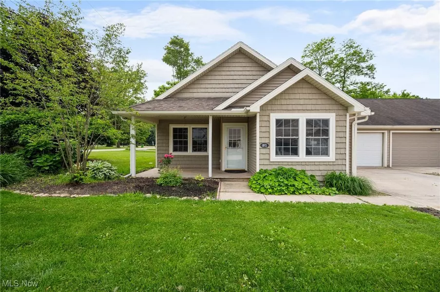 3031 Logan LN #1, Rock Creek, OH 44084
