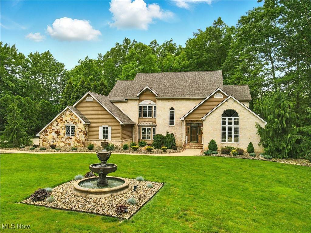 2526 Ashbrook DR, Ashtabula, OH 44004