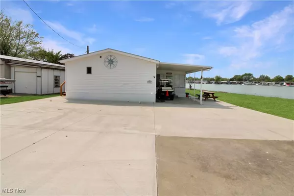 Port Clinton, OH 43452,1660 N Compass AVE