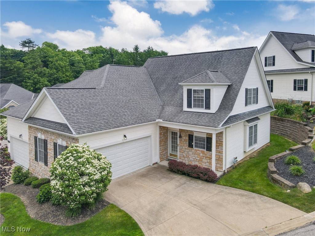 44 Gullybrook LN, Willoughby, OH 44094