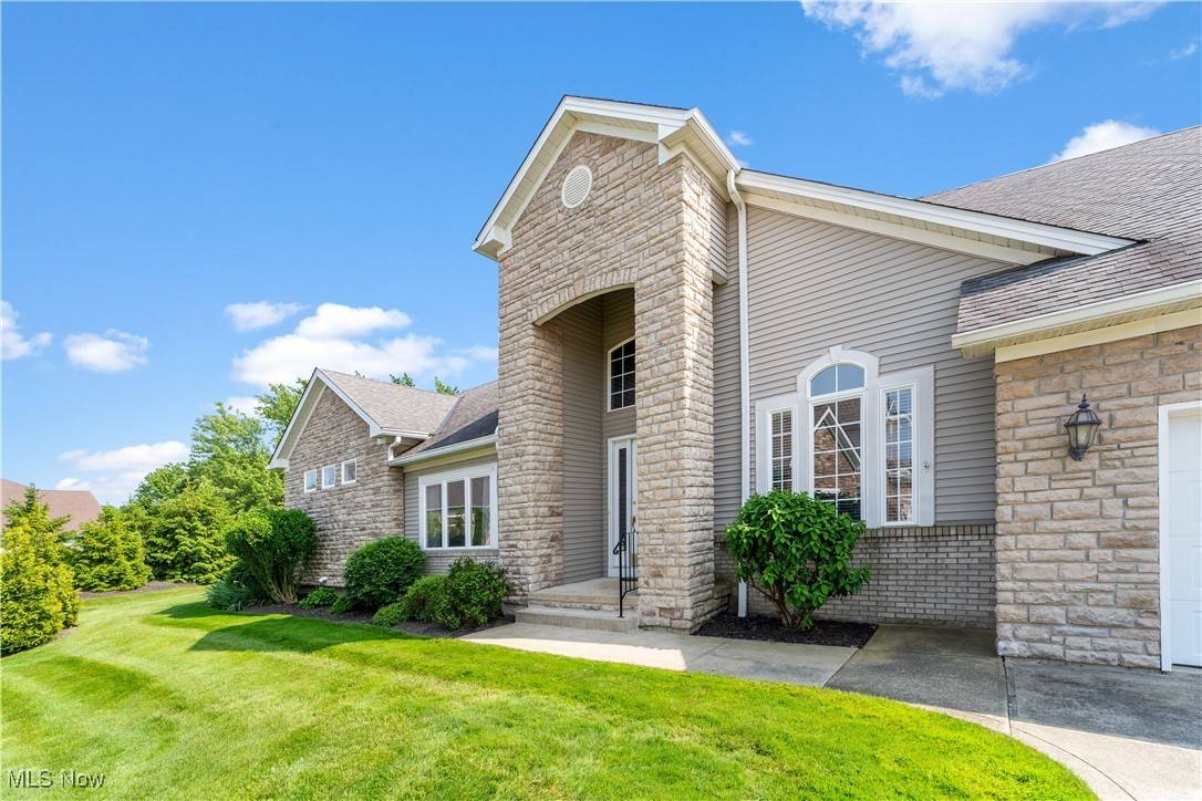 385 W Inverness DR, Highland Heights, OH 44143