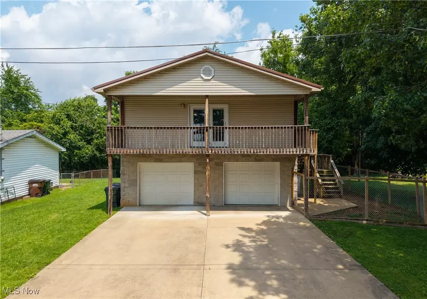 1104 4th ST, Belpre, OH 45714