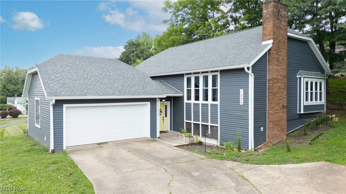 1096 Colegate DR, Marietta, OH 45750